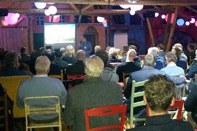Ongeveer 100 ondernemers gaven gehoor aan de uitnodiging van het gemeentebestuur om mee te praten en mee te denken over de toekomst van ondernemen in Wijdemeren.